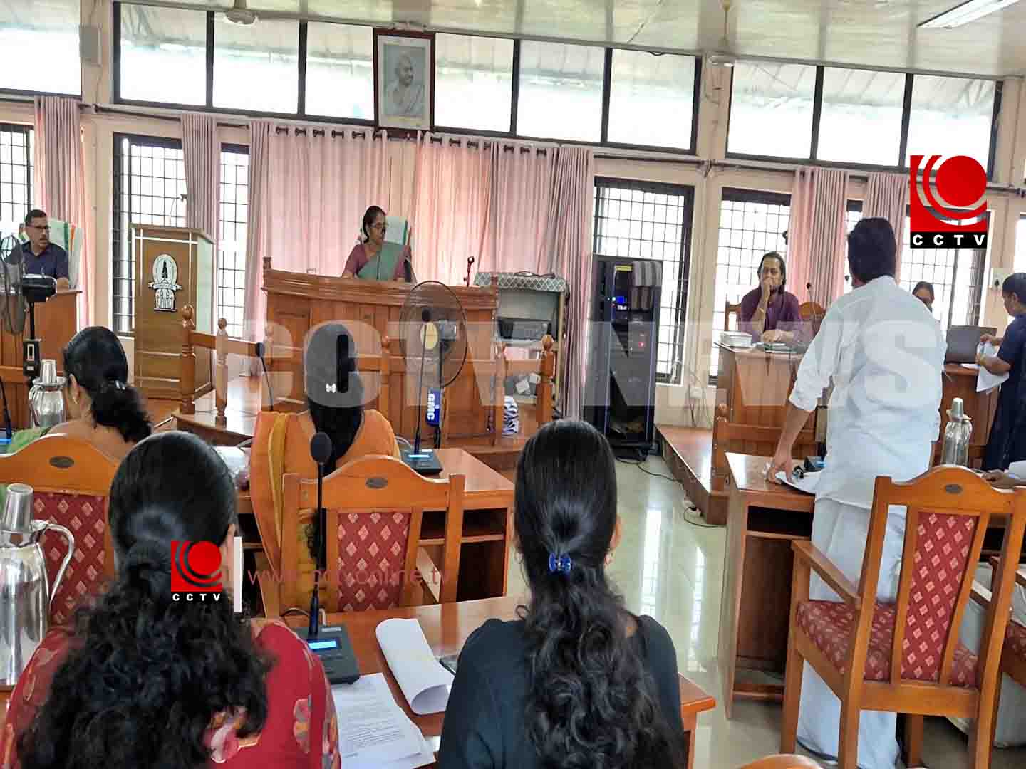 പാചകവാതക ക്ഷാമത്തെ ചൊല്ലി ഗുരുവായൂര് നഗരസഭ കൗണ്സിലില് ബഹളം