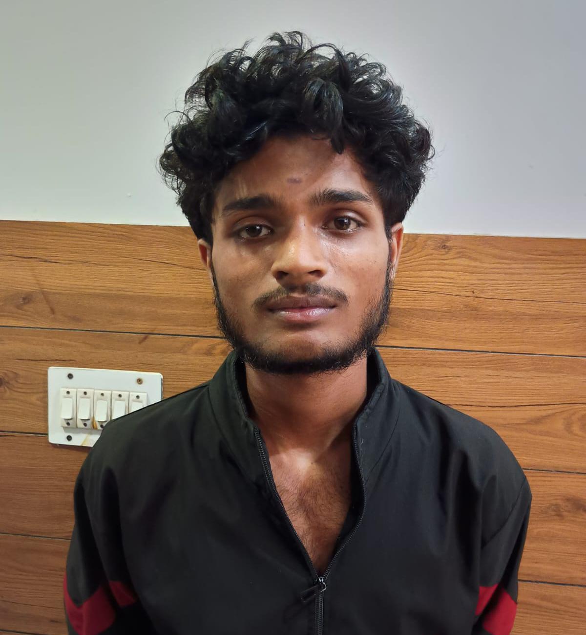 ചാവക്കാട് സബ്ബ്ജയിലിൽ നിന്ന് രക്ഷപ്പെട്ട റിമാൻഡ് പ്രതി ഗുരുവായൂരിൽ നിന്ന് പിടിയിലായി.