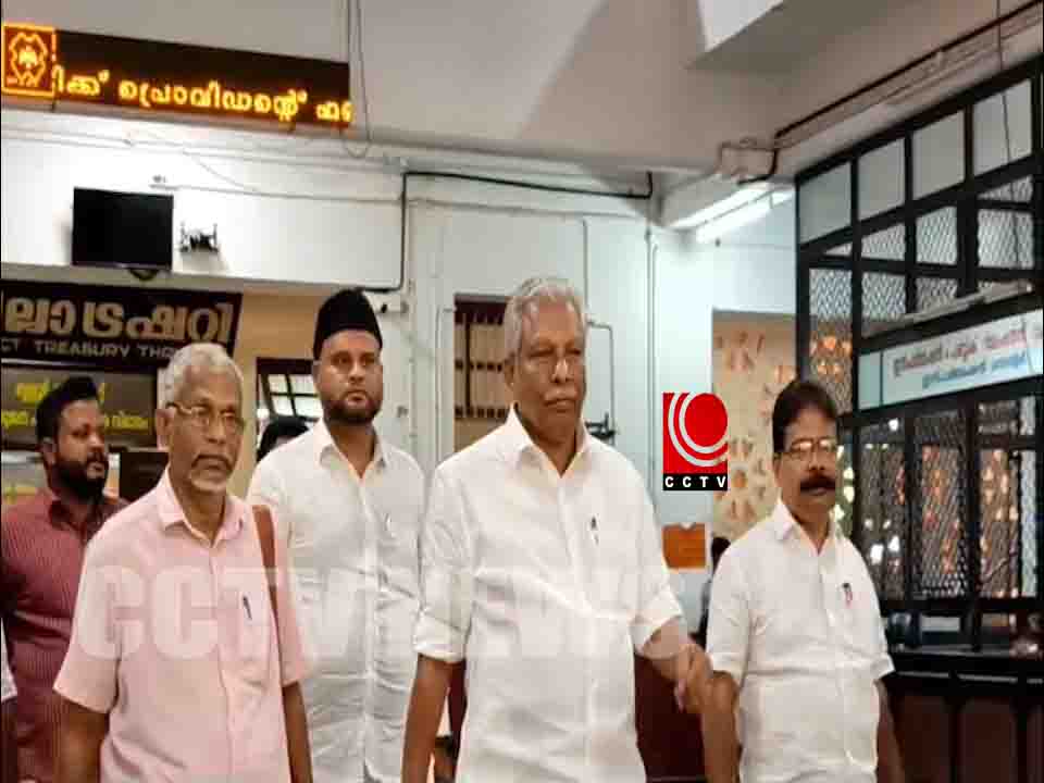 കുന്നംകുളത്തെ ഇടതുമുന്നണി സ്ഥാനാര്ത്ഥി എ.സി മൊയ്തീന് നാമനിര്ദേശ പത്രിക സമര്പ്പിച്ചു