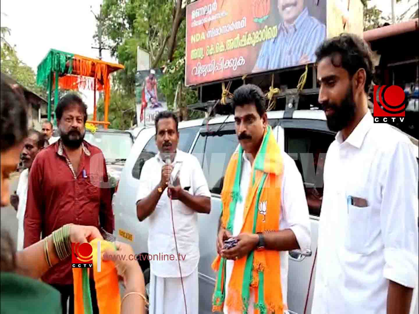 എന്ഡിഎ സ്ഥാനാര്ത്ഥി അഡ്വ. കെ കെ അനീഷ്കുമാര് വെങ്കിടങ്ങ് പഞ്ചായത്തില് പര്യടനം നടത്തി