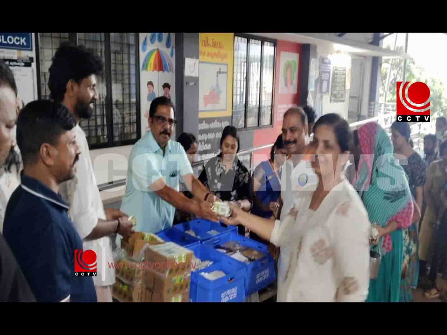 രോഗികള്ക്കും കൂട്ടിരിപ്പുകാര്ക്കും ഇഫ്താര് വിരുന്നൊരുക്കി കുന്നംകുളം സേവാഭാരതി