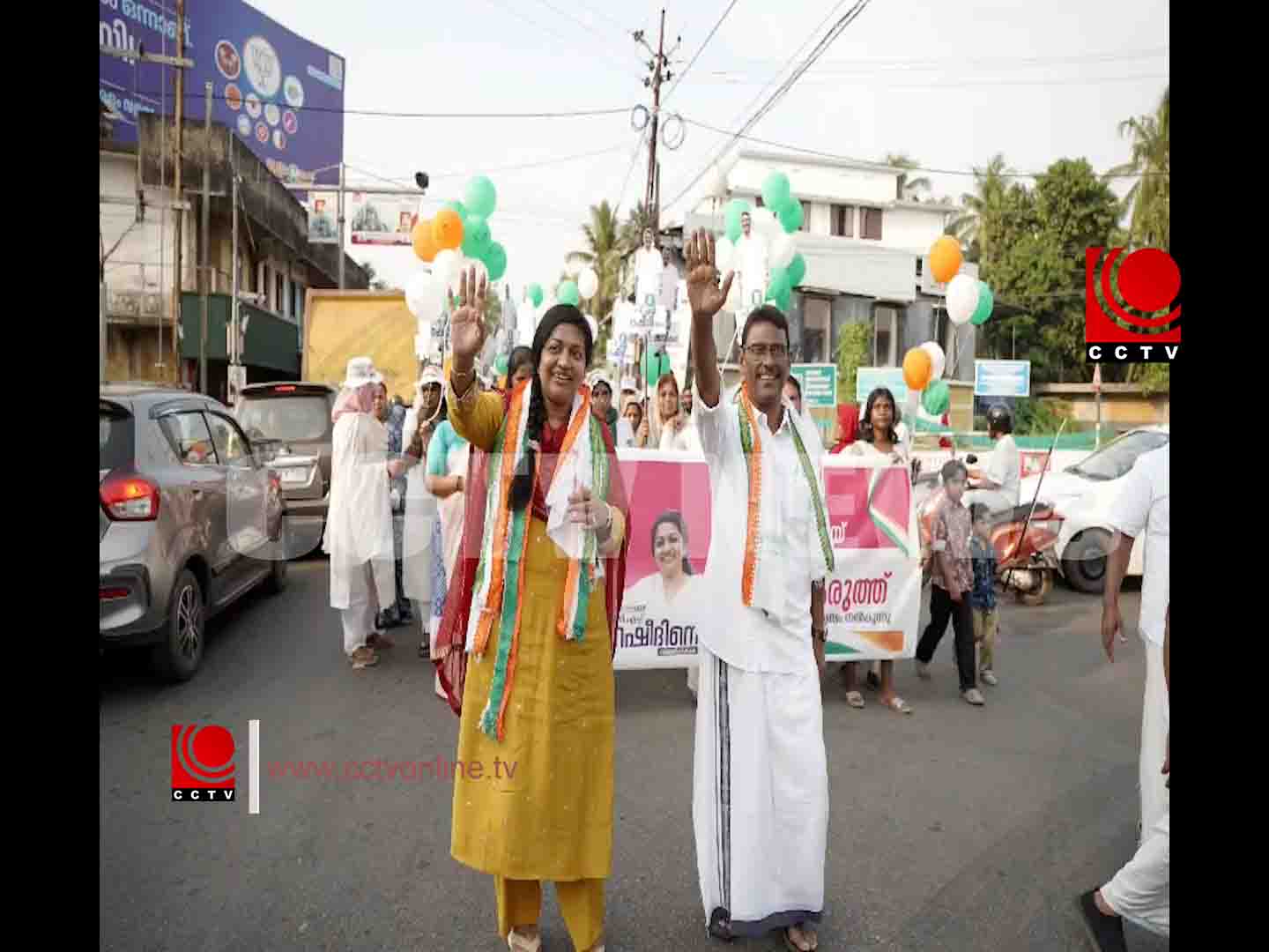 ആവേശമായി മറിയ ഉമ്മന് നയിച്ച പെണ്കരുത്ത് റോഡ് ഷോ