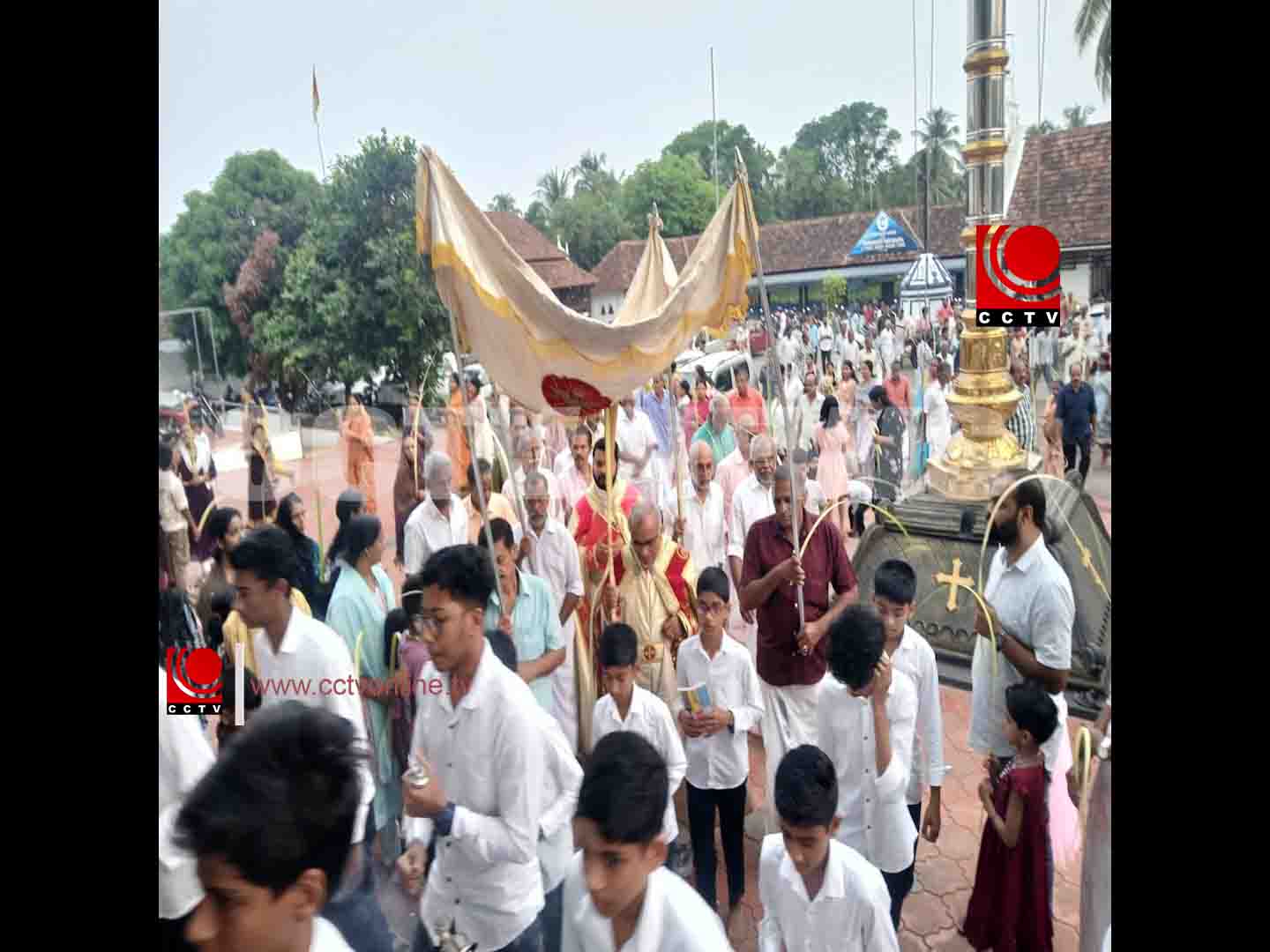വേലൂര് സെന്റ് ഫ്രാന്സിസ് സേവ്യര് ഫോറോന പള്ളിയില് ഓശാന ഞായര് ആചരിച്ചു