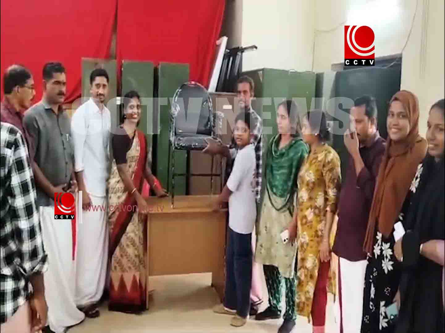 വിദ്യാര്ത്ഥികള്ക്ക് പഠനോപകരണങ്ങള് വിതരണം ചെയ്തു