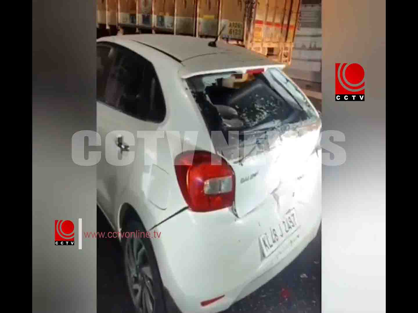 കാറിന് പിന്നില് ടോറസ് ലോറി ഇടിച്ച് അപകടം