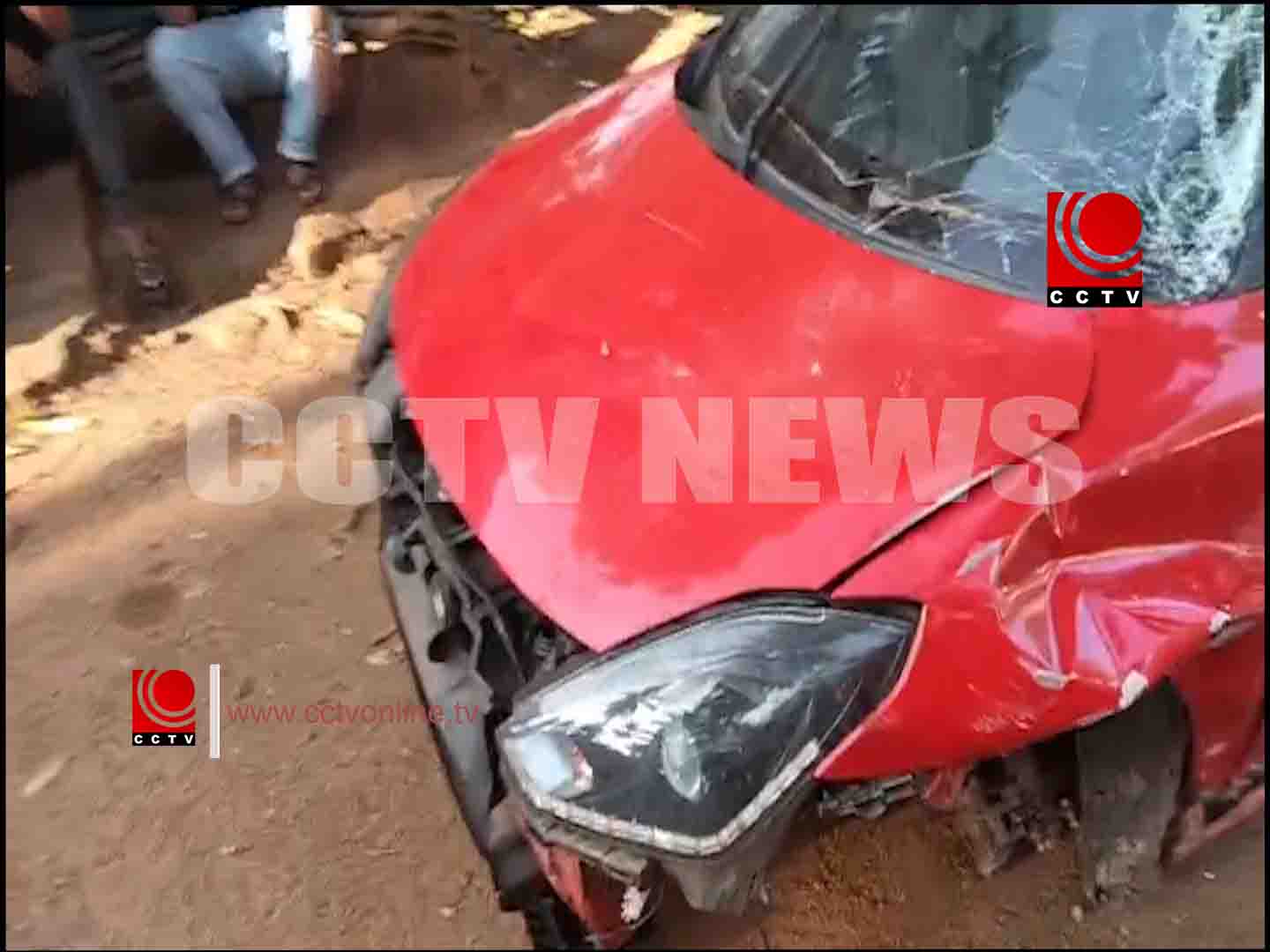 നിയന്ത്രണം വിട്ട കാര് മറിഞ്ഞ് അപകടം; യാത്രികര് അത്ഭുതകരമായി രക്ഷപ്പെട്ടു