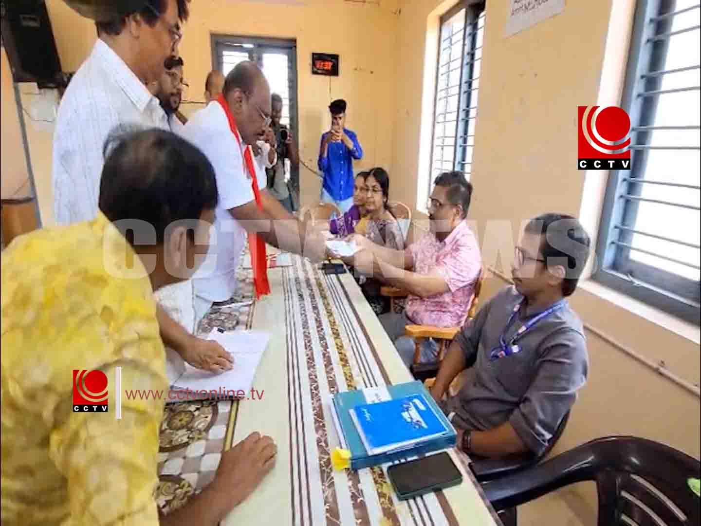 ഗുരുവായൂര് മണ്ഡലം എല്ഡിഎഫ് സ്ഥാനാര്ത്ഥി എന് കെ അക്ബര് നാമനിര്ദ്ദേശ പത്രിക സമര്പ്പിച്ചു