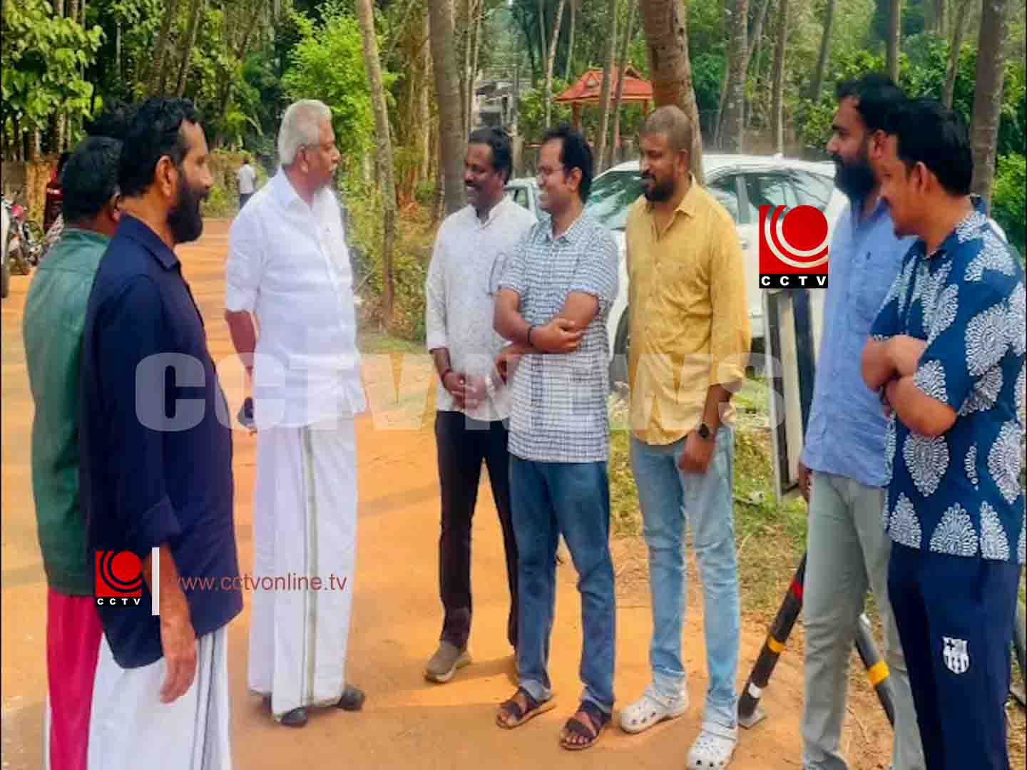 പാതിവഴിയില് നിലച്ച തിപ്പിലശേരി പള്ളിക്കുളം റോഡിന്റെ നിര്മ്മാണം പുനരാംരംഭിച്ചു