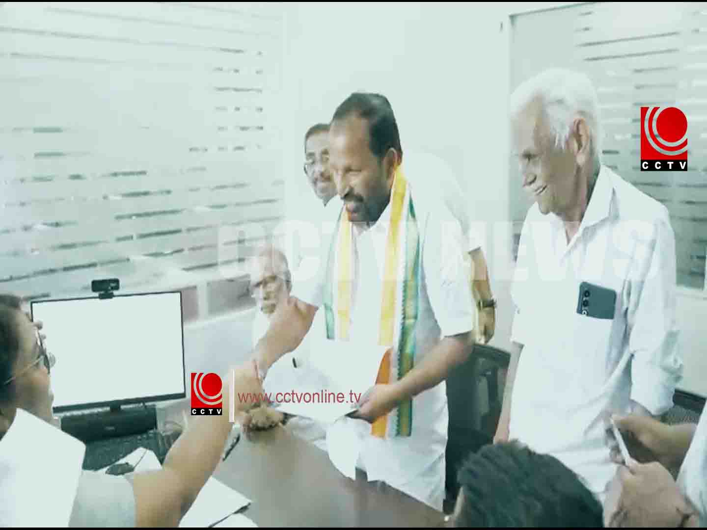 മണലൂര് നിയോജക മണ്ഡലം യുഡിഎഫ് സ്ഥാനാര്ത്ഥി ടി എന് പ്രതാപന് നാമനിര്ദേശ പത്രിക സമര്പ്പിച്ചു