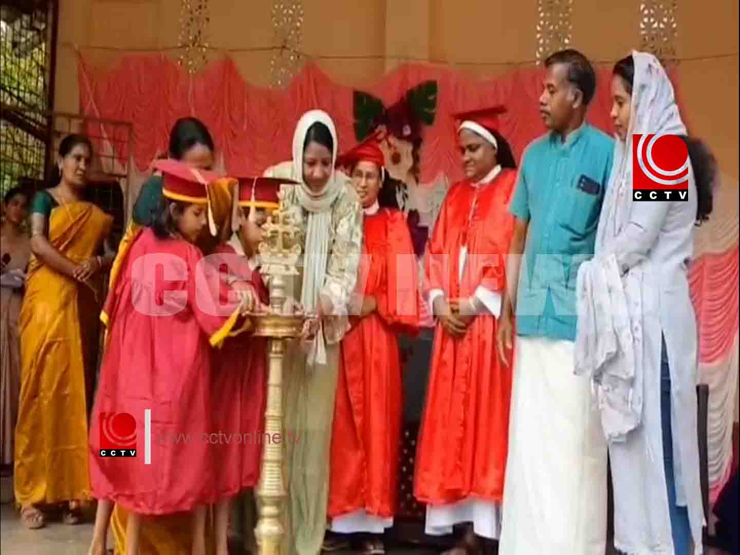 പാലുവായ് സെന്റ് ആന്റണീസ് സി.യു.പി. സ്കൂളില് യു.കെ.ജി.വിഭാഗത്തിന്റെ കോൺവൊക്കേഷൻ നടത്തി