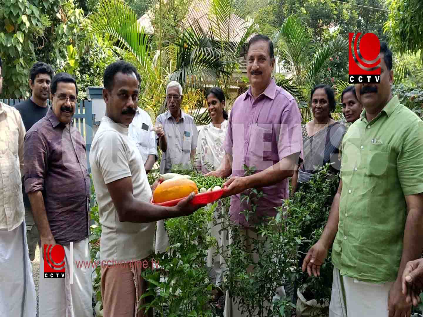 സംയോജിത കൃഷിയുടെ സംസ്ഥാനതല ക്യാമ്പയിന് നടന്ന കടവല്ലൂരില് വിളവെടുപ്പ് നടത്തി