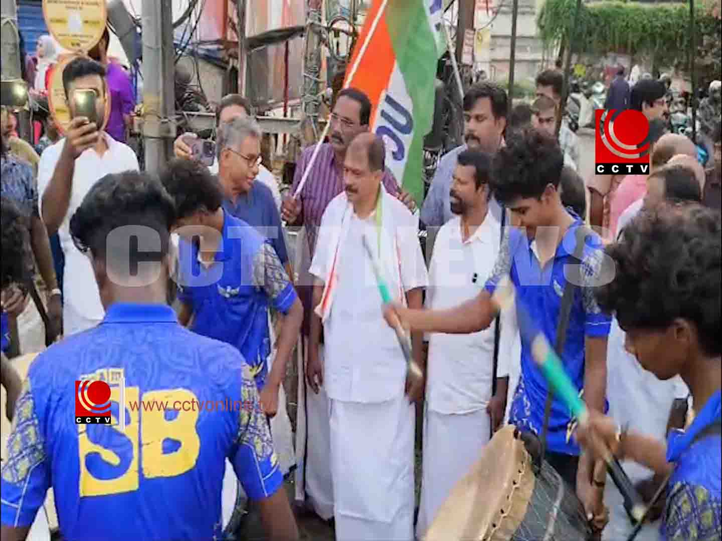 ഐ.എന്.ടി.യു.സി ചുമട്ടുതൊഴിലാളി യൂണിയന്റെ നേതൃത്വത്തില് റോഡ് ഷോയും പൊതുയോഗവും സംഘടിപ്പിച്ചു