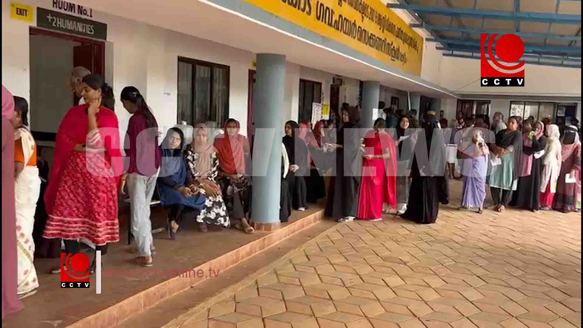 മരത്തംകോട് ഗവ.ഹയര് സെക്കന്ററി സ്കൂളിലെ 149-ാം ബൂത്തിലെ വോട്ടിംഗ് യന്ത്രം തകരാറിലായി