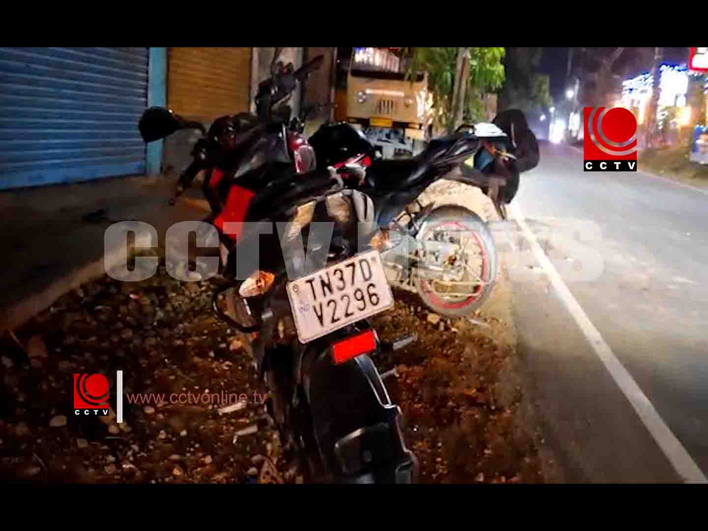 റോഡ് മുറിച്ചുകടക്കുന്നതിനിടെ കാല്നട യാത്രക്കാരനെ ബൈക്ക് ഇടിച്ചു തെറിപ്പിച്ചു; ; ഗുരുതര പരിക്ക്