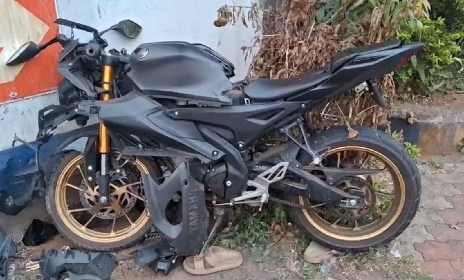 പഴഞ്ഞിയിൽ ബൈക്ക് മറിഞ്ഞ് ചിറക്കൽ സ്വദേശികളായ രണ്ട് യുവാക്കൾക്ക് പരിക്ക്.