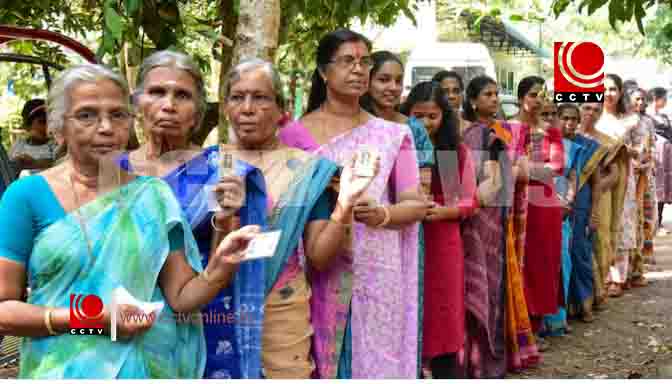 വനിതകൾ വിധിയെഴുതും;140 മണ്ഡലങ്ങളില് 129ലും പുരുഷന്മാരേക്കാള് മുന്നില് സ്ത്രീവോട്ടർമാർ