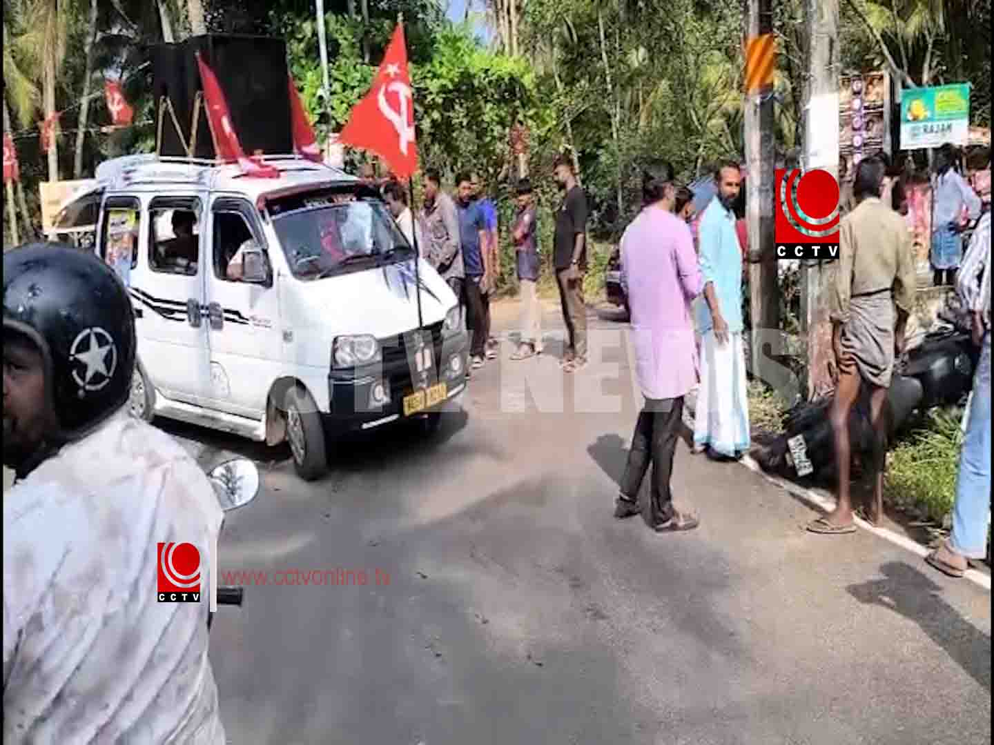 ബൈക്കുകള് കൂട്ടിയിടിച്ചു അപകടം; 4 പേര്ക്ക് പരിക്ക്