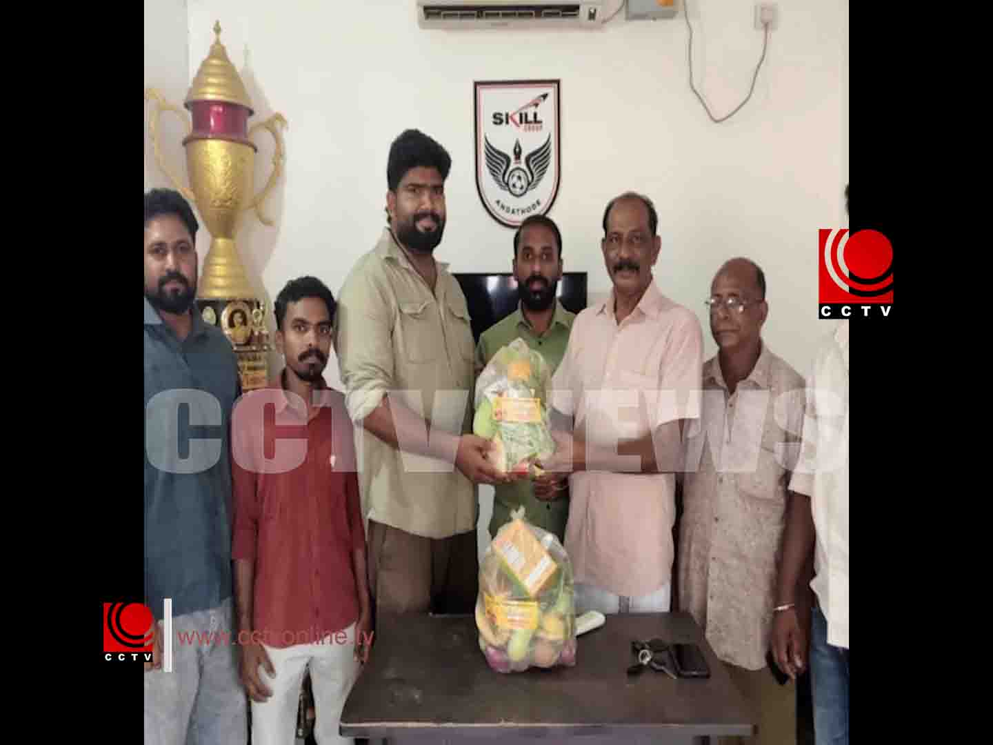അണ്ടത്തോട് സ്കില് ഗ്രൂപ്പ് ക്ലബ്ബിന്റെ നേതൃത്വത്തില് വിഷു കിറ്റ് വിതരണം നടത്തി
