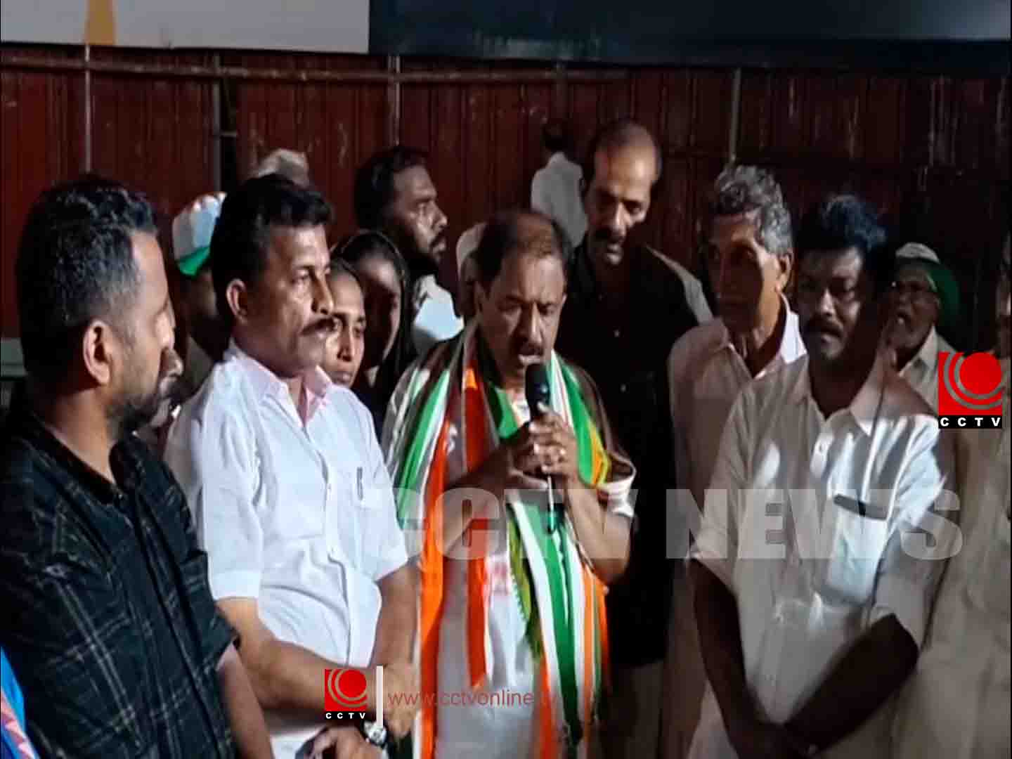 പി.ടി. അജയ് മോഹനന്റെ രണ്ടാം ഘട്ട വാഹന പ്രചരണ പര്യടനത്തിന് പെരുമ്പിലാവില് സമാപനമായി