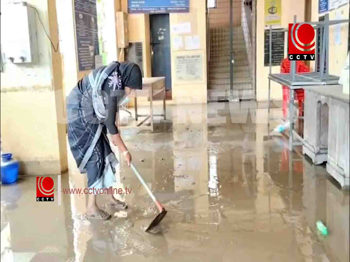 കനത്ത മഴയെ തുടര്ന്ന് ഒരുമനയൂര് പഞ്ചായത്ത് ഓഫീസില് മഴവെള്ളം കയറി; കനത്ത നാശനഷ്ടം