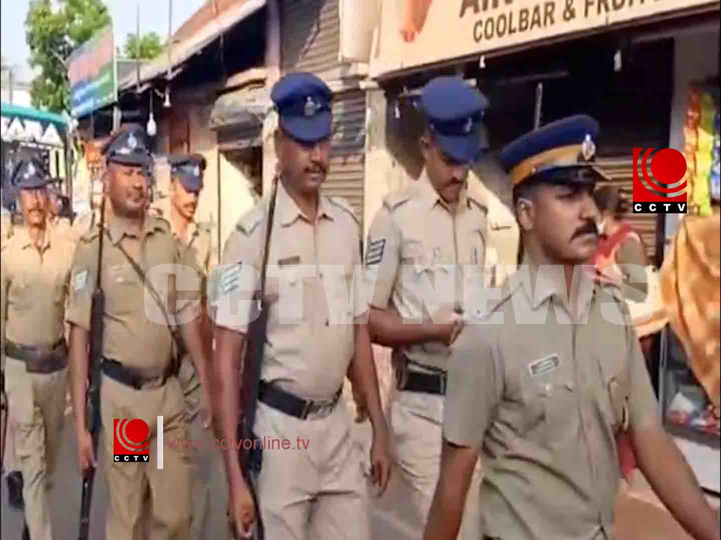 ചാലിശ്ശേരി മെയിന് റോഡ് സെന്ററില് സംയുക്ത റൂട്ട് മാര്ച്ച് നടത്തി