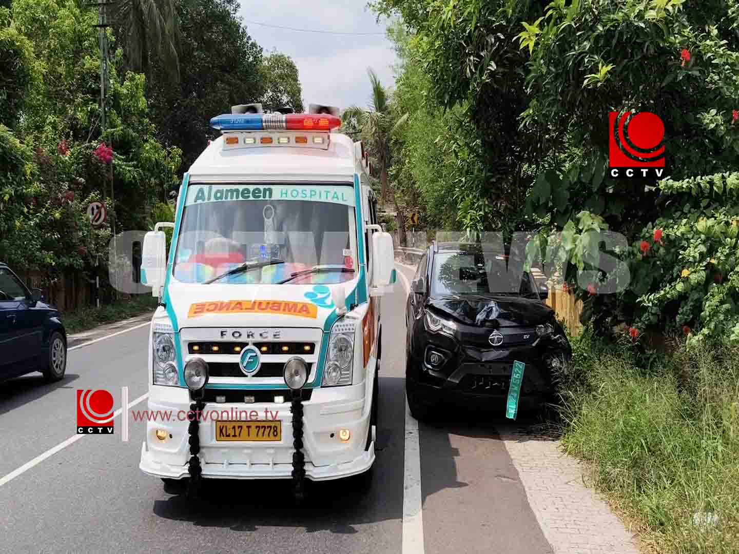 എയ്യാലില് കാര് സ്കൂട്ടറിലിടിച്ച് അപകടം; 2 പേര്ക്ക് പരിക്ക്