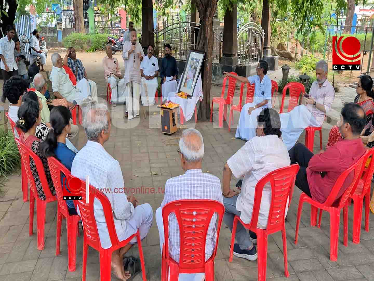 ഉണ്ണികൃഷ്ണന് പുതൂര് അനുസ്മരണം നടത്തി