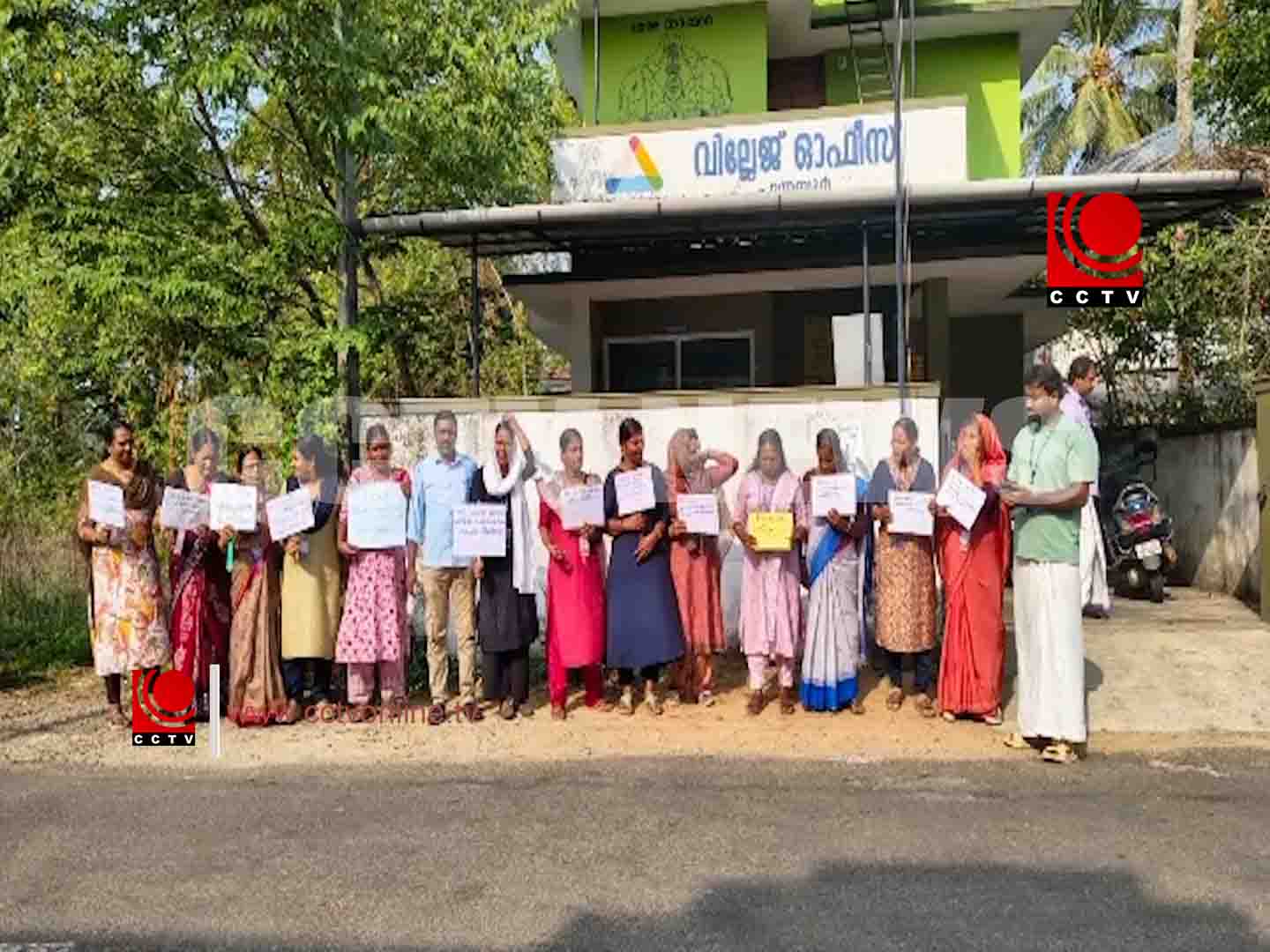 തിരഞ്ഞെടുപ്പ് ഡ്യൂട്ടിക്കിടെ ബി.എല്.ഒ മാരെ കയ്യേറ്റം ചെയ്ത പോലീസ് നടപടിക്കെതിരെ പുന്നയൂര് ബിഎല്ഒ കൂട്ടായ്മ പ്രതിഷേധം രേഖപ്പെടുത്തി