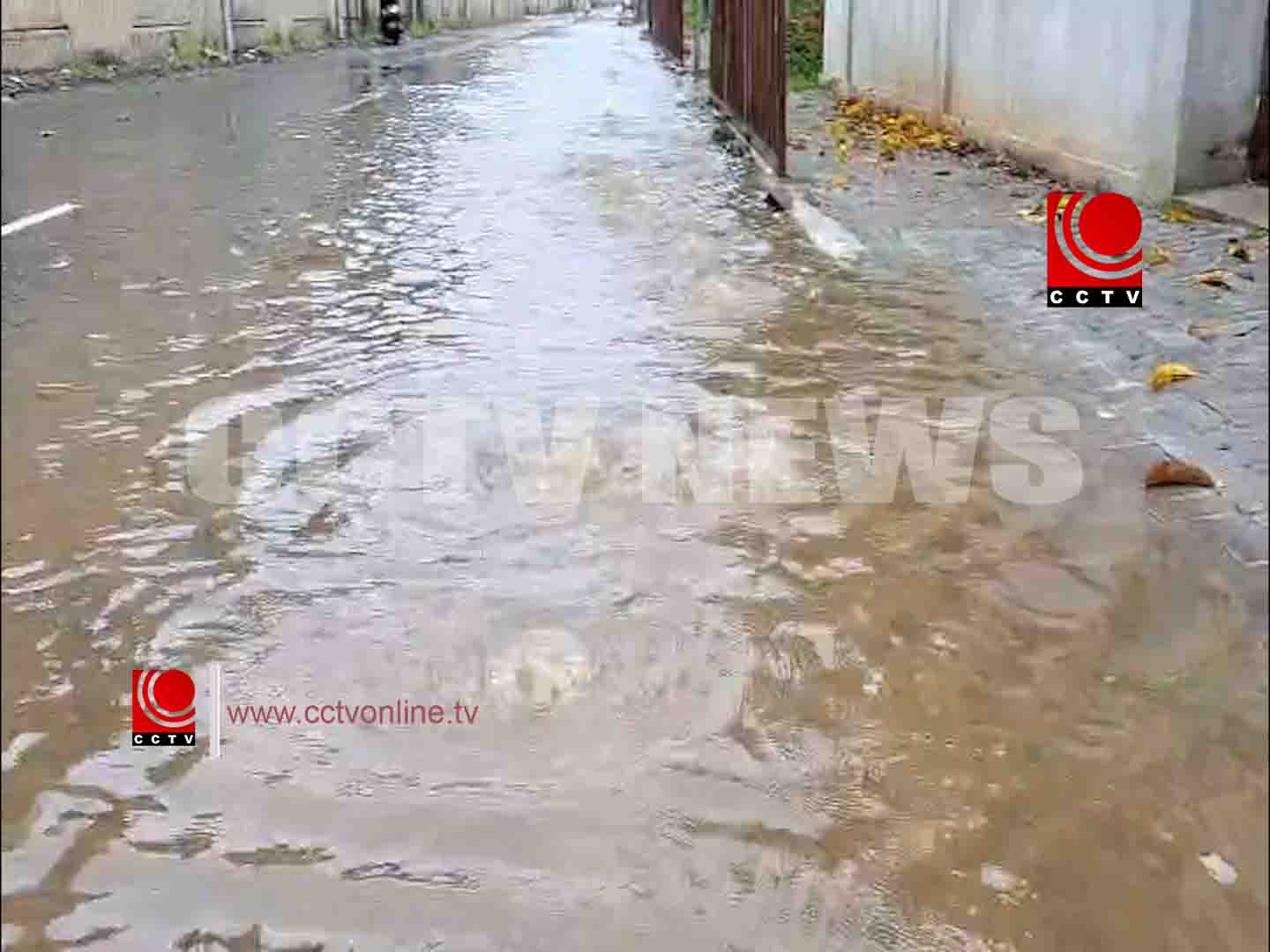 മഴ കനത്തു ;അത്താണി മേഖലയില് ദേശീയപാതക്കരികിലെ വീടുകള് വെള്ളക്കെട്ടില്