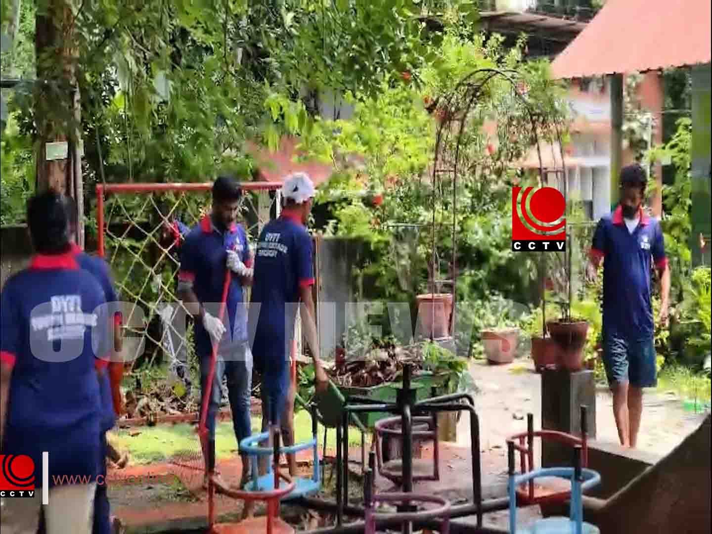 കേച്ചേരി ഗവ: എല്.പി സ്കൂളില് ഡിവൈഎഫ്ഐ യൂത്ത് ബ്രിഗേഡ് ശുചീകരണം നടത്തി
