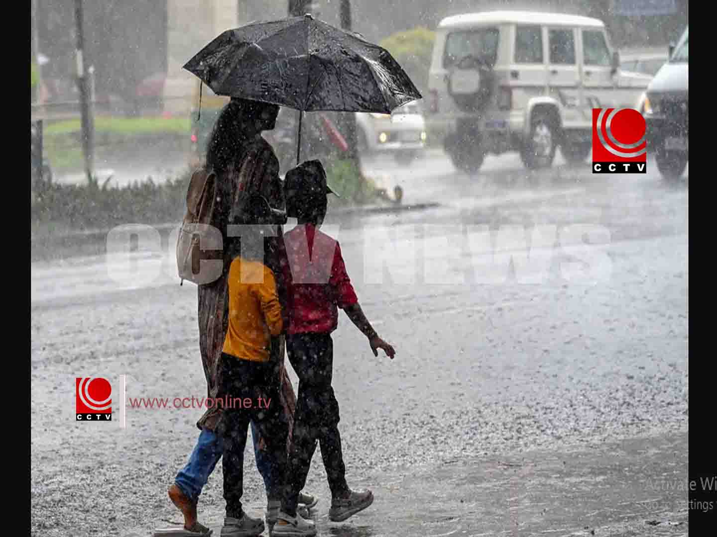 മഴ വരുന്നു; രണ്ട് ജില്ലകളില് ഓറഞ്ച് അലര്ട്ട്, തൃശ്ശൂരിലും ഇടിമിന്നലോടു കൂടിയ മഴയ്ക്ക് സാധ്യത