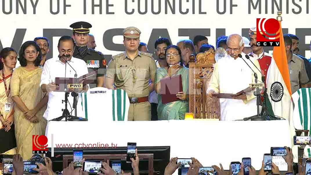പുതുയുഗം പിറന്നു, ദൈവനാമത്തിൽ സത്യപ്രതിജ്ഞ, കേരളത്തിൻ്റെ മുഖ്യമന്ത്രിയായി വിഡി സതീശൻ അധികാരമേറ്റു