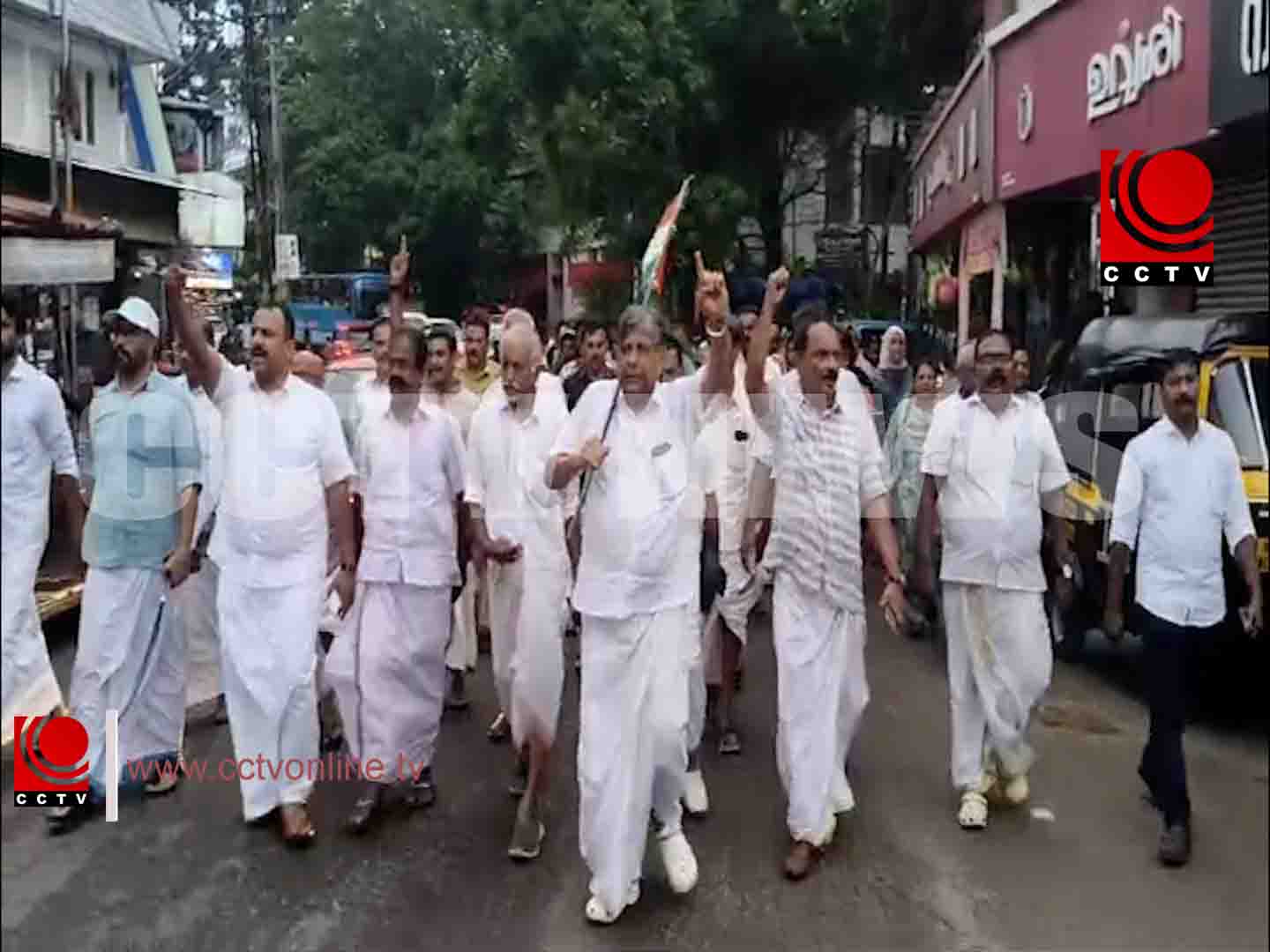 പുന്നയൂര്ക്കുളത്ത് യുഡിഎഫ് ആഹ്ലാദപ്രകടനം നടത്തി. .