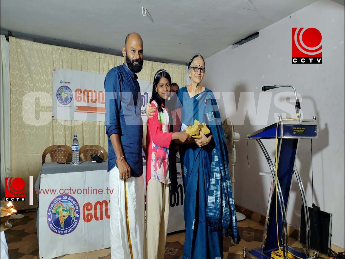 പോര്ക്കുളം സേവാഭാരതി പഠനോപകരണങ്ങള് സമ്മാനിച്ചു