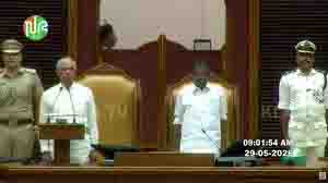 വന്ദേ മാതരത്തിൽ കല്ലുകടി; ഗവർണറുടെ നയപ്രഖ്യാപനത്തിൽ വൻ പ്രഖ്യാപനങ്ങൾ; പ്ലസ് വൺ സീറ്റ് വർധന, സംയോജിത ഗതാഗതം