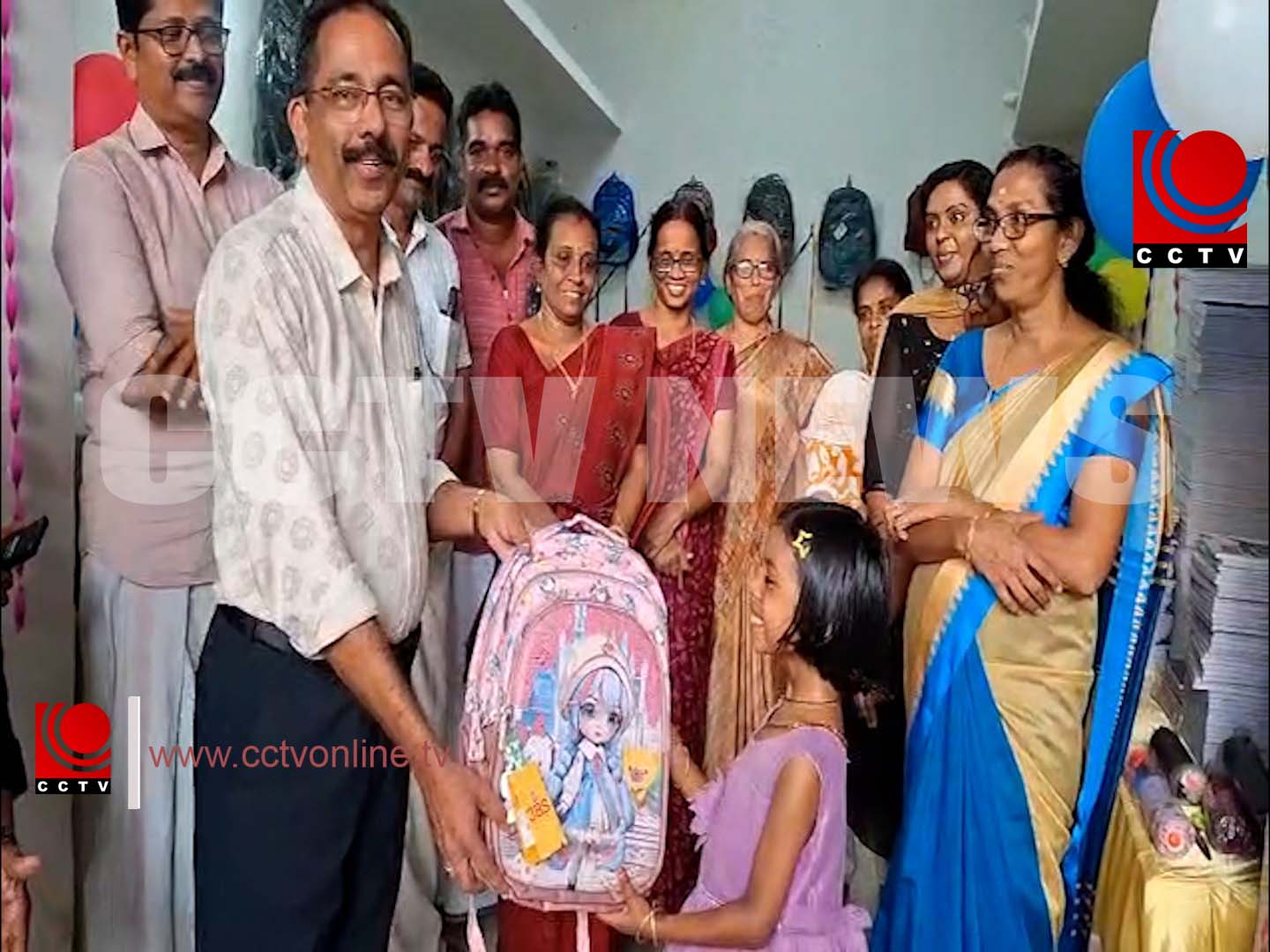 കൂനംമൂച്ചി പീപ്പിള്സ് സര്വിസ് സഹകരണ ബാങ്കിന്റെ നേതൃത്വത്തില് സ്റ്റുഡന്റ് മാര്ക്കറ്റ് പ്രവര്ത്തനം ആരംഭിച്ചു