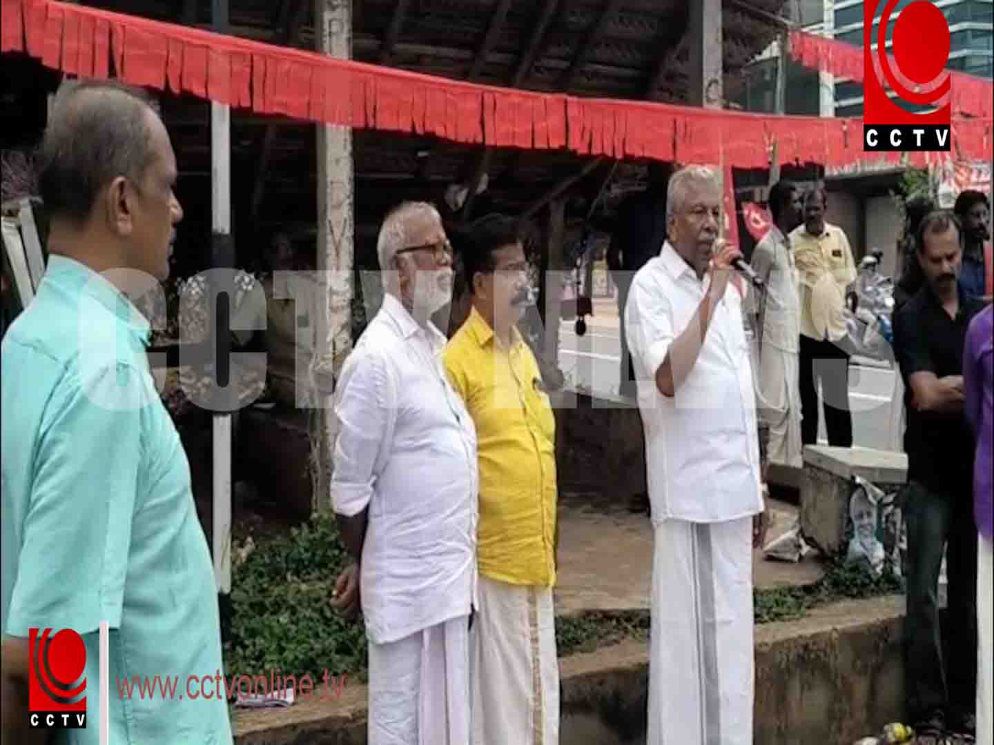എ.സി.മൊയ്തീന് കല്ലുംപുറത്ത് സ്വീകരണം നല്കി