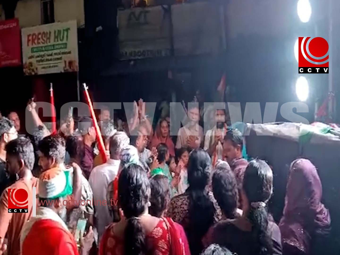 ചാലിശ്ശേരി യു ഡി എഫ് കമ്മിറ്റി ആഹ്ലാദ പ്രകടനം നടത്തി.