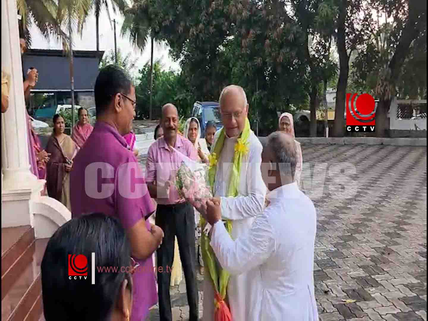 കിഴക്കാളൂര് വിശുദ്ധ മറിയം ത്രേസ്യ ഇടവക ദേവാലയത്തില് അതിരൂപതാ സഹായ മെത്രാന് മാര്ടോണി നീലങ്കാവില്, ഇടയ സന്ദര്ശനം നടത്തി
