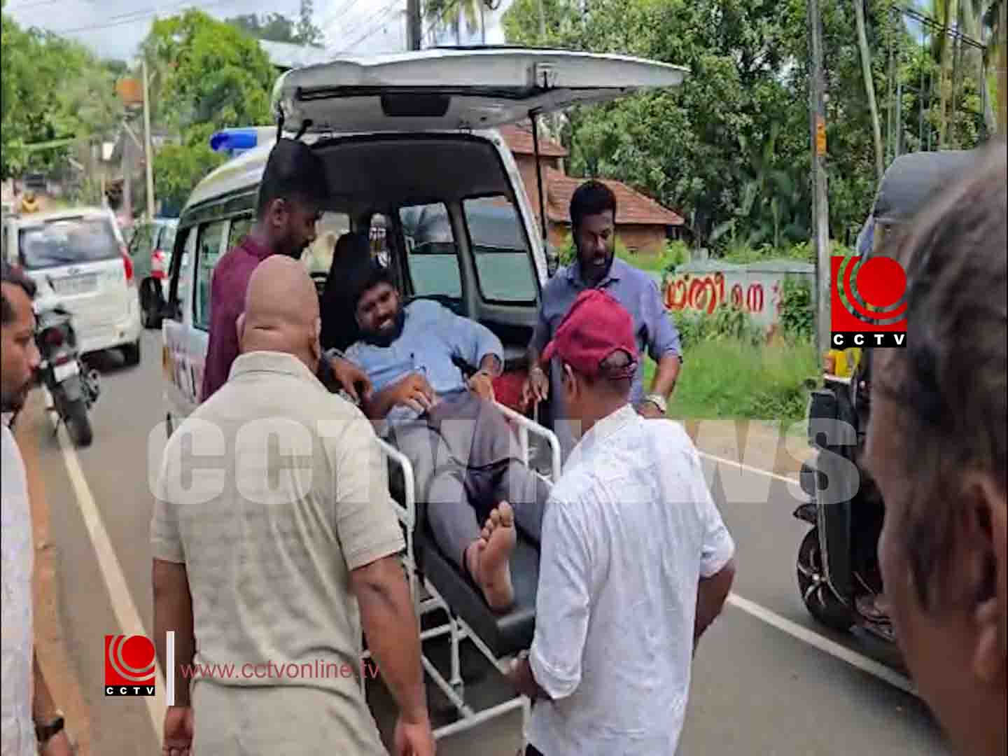 കാറും സ്കൂട്ടറും കൂട്ടിയിടിച്ച് സ്കൂട്ടര് യാത്രികന് പരിക്കേറ്റു