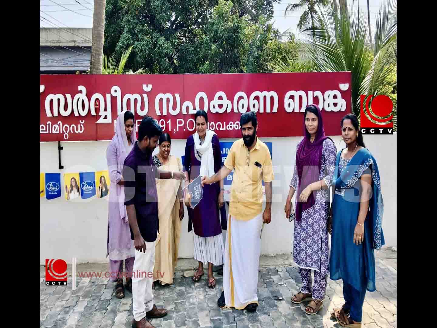 ലേബര് ബില്ലുകള് കത്തിച്ച് പ്രതിഷേധിച്ചു
