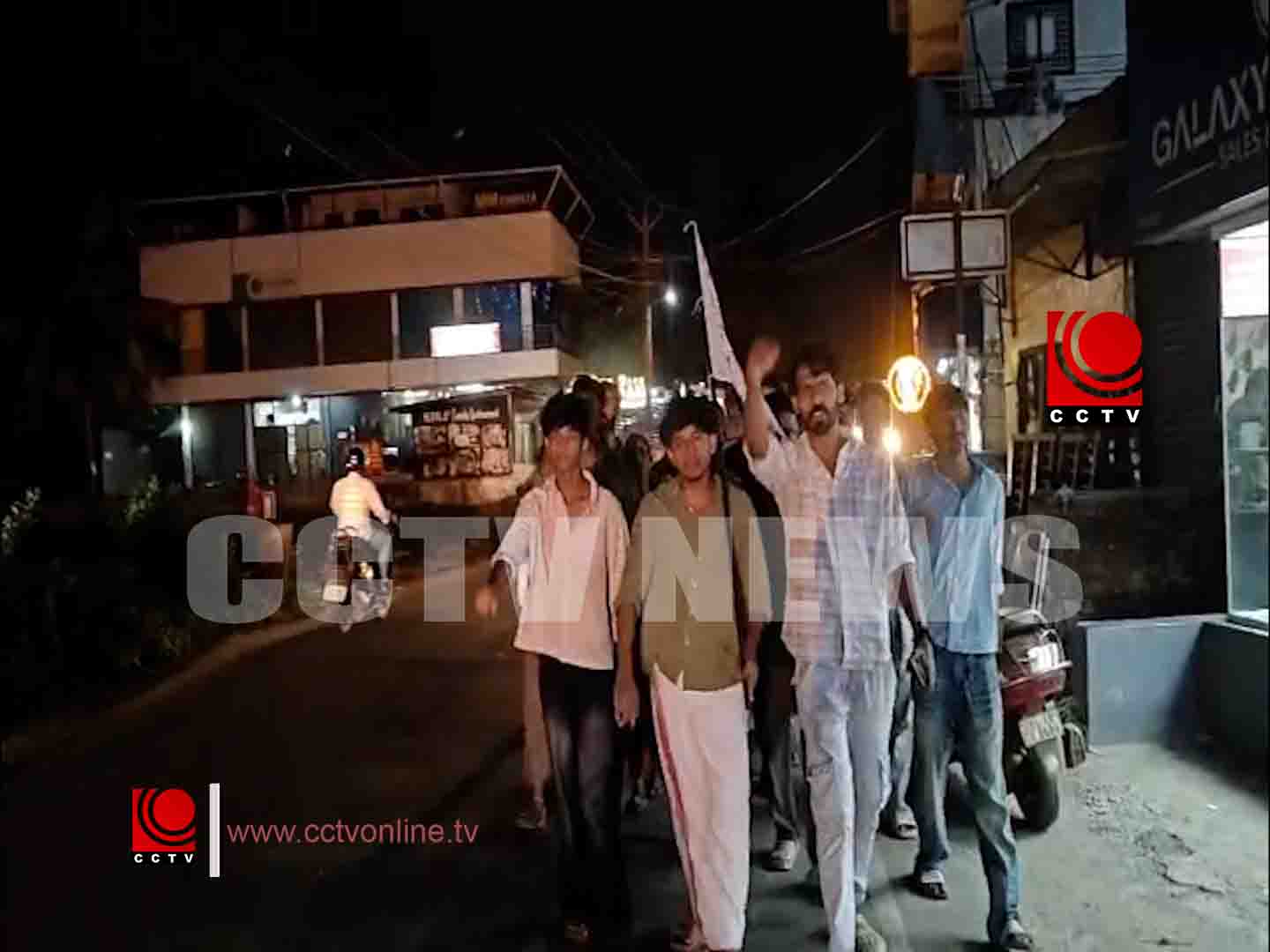 ഇന്ധനവില വര്ധനവിനെതിരെ ഡിവൈഎഫ്ഐ കുണ്ടന്നൂര് മേഖല കമ്മിറ്റി പ്രതിഷേധിച്ചു