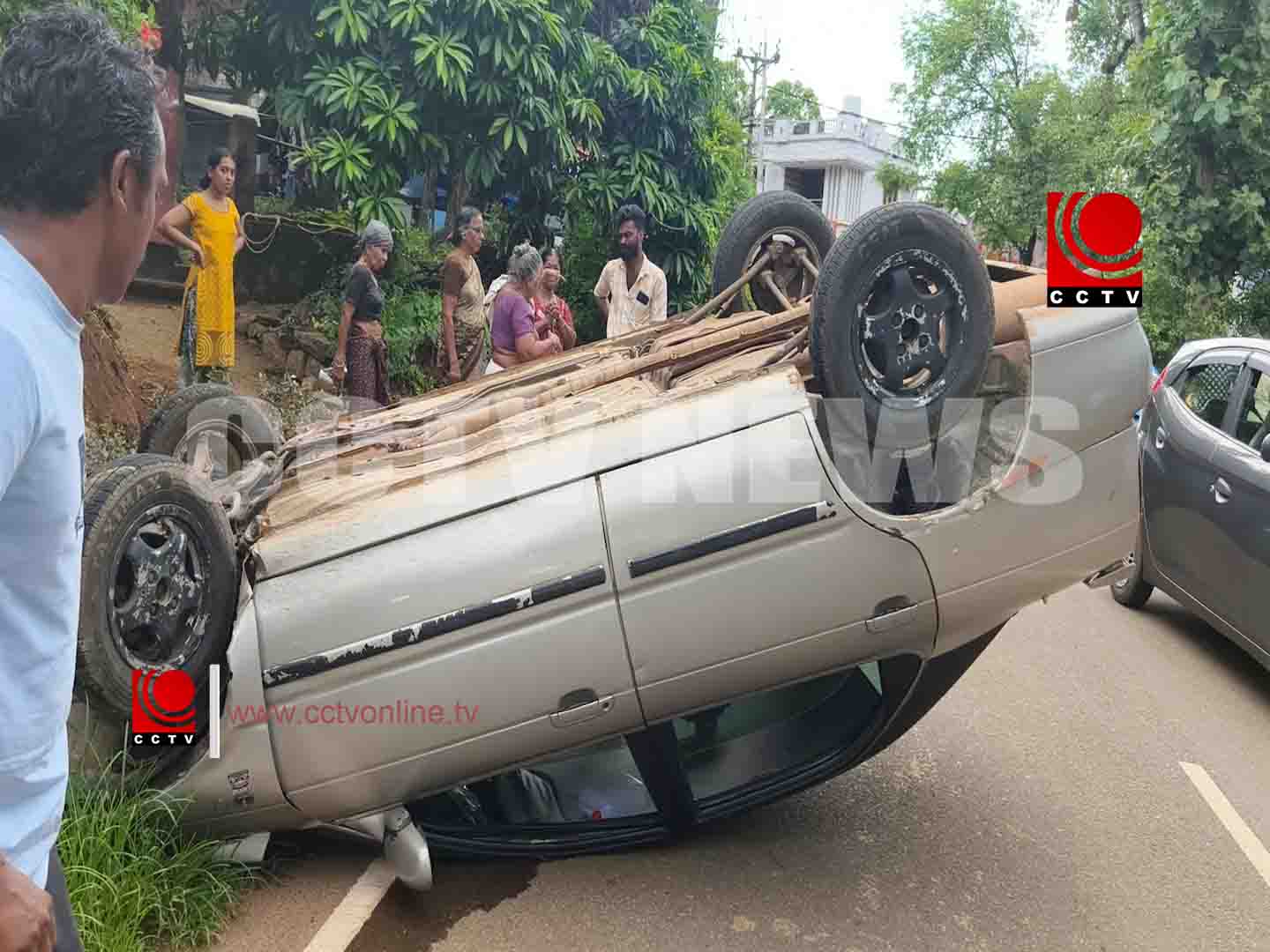 മറ്റം കണ്ടിയൂരില് നിയന്ത്രണം വിട്ട കാര് മറിഞ്ഞ് അപകടം