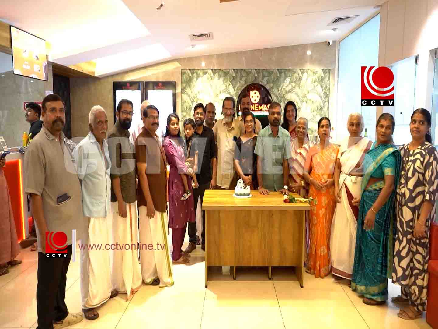 വിജയം ആഘോഷിച്ച് ചലച്ചിത്ര താരം മീനരാജ് പള്ളുരുത്തി