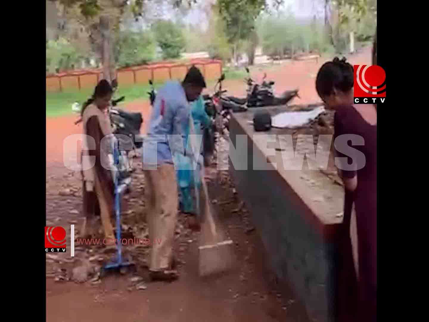 വടക്കാഞ്ചേരി നഗരസഭ 40-ാം ഡിവിഷനില് മഴക്കാല പൂര്വ ശുചീകരണ പ്രവര്ത്തനങ്ങള് ആരംഭിച്ചു