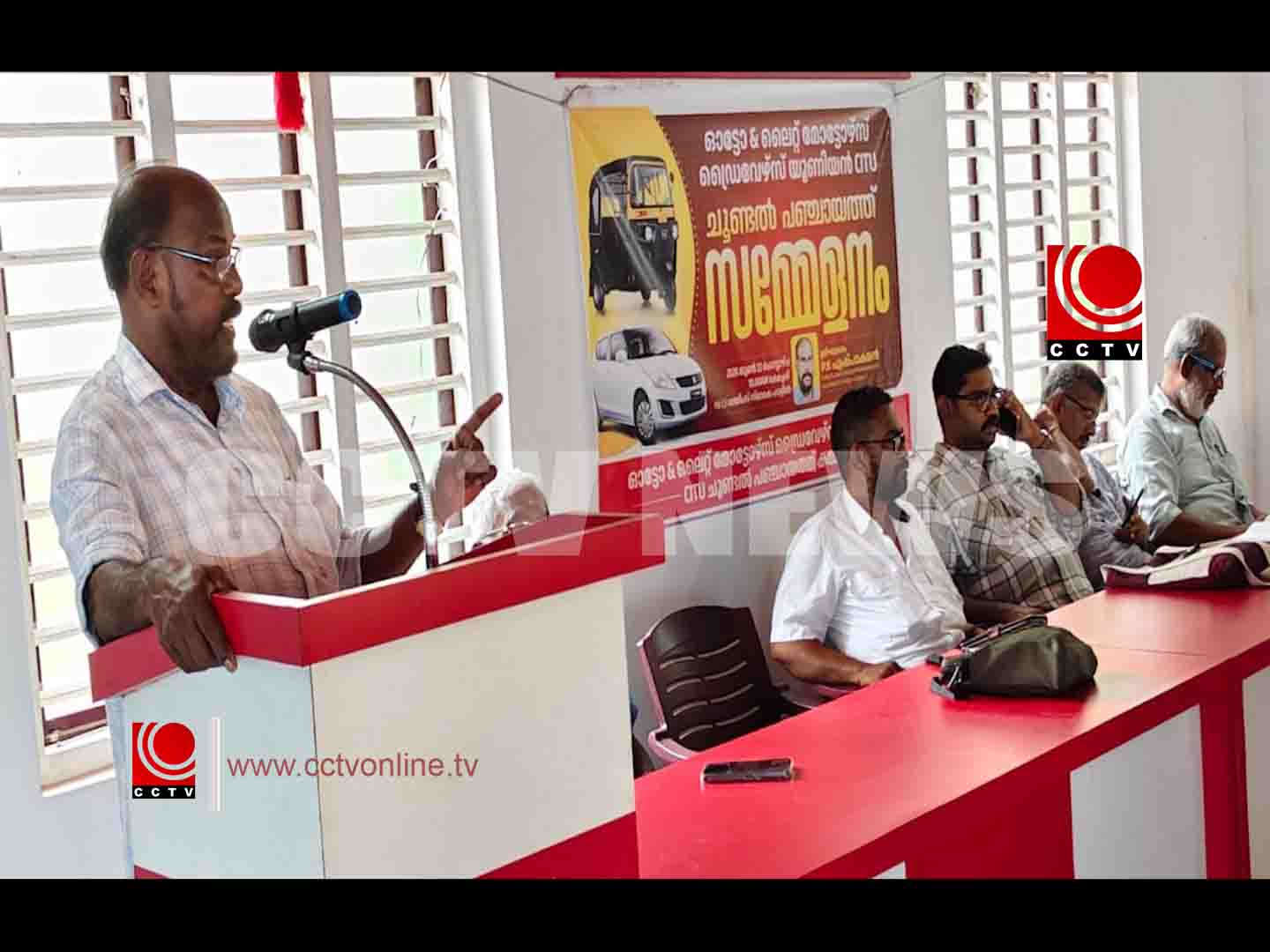 കേച്ചേരി ജംഗ്ഷനിലെ ട്രാഫിക് കുരുക്കിന് പരിഹാരം കാണണമെന്ന് ആവശ്യം