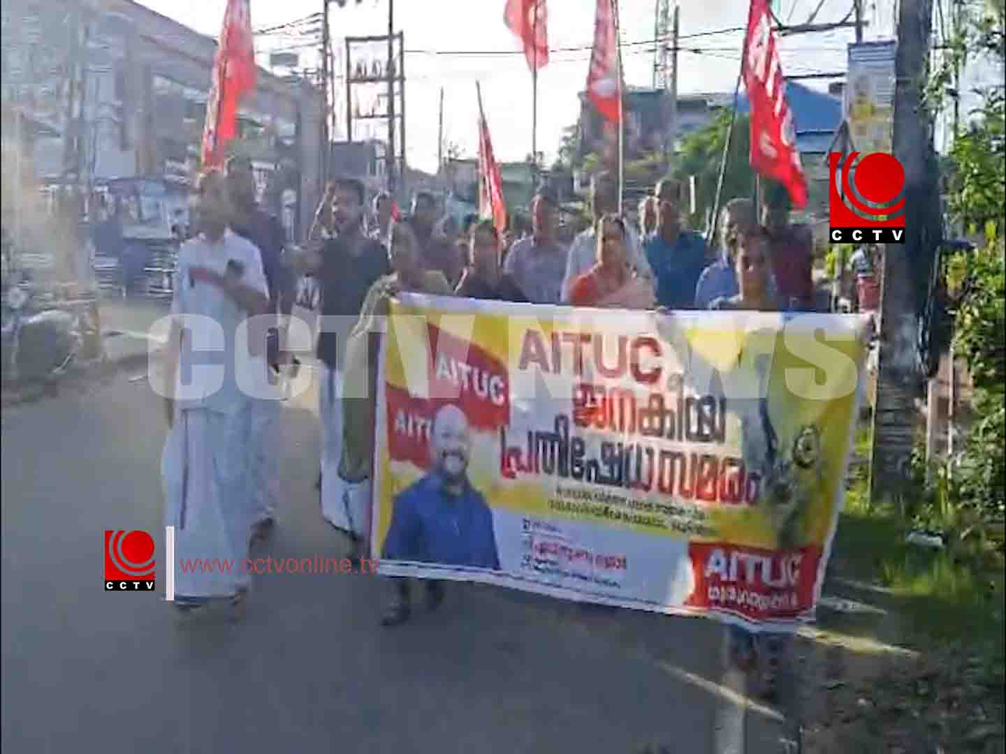 ഇന്ധനവില വര്ധന ; എ.ഐ.റ്റി.യു.സി. ഗുരുവായൂര് മണ്ഡലം കമ്മറ്റി പ്രകടനവും പൊതുയോഗവും സംഘടിപ്പിച്ചു