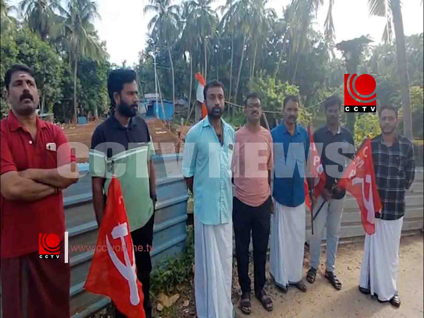 ആലുക്കല് നടപ്പാത പുനര്നിര്മ്മിക്കാതതില് പ്രതിഷേധം