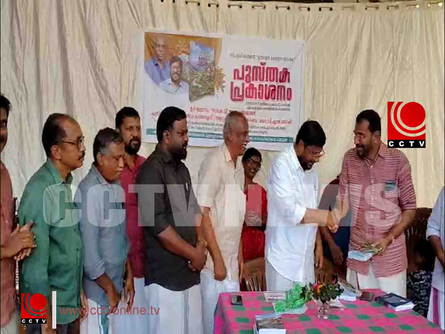 ‘മാനവന് കേഴുന്ന ലോകം’ നോവല് പ്രകാശനം ചെയ്തു