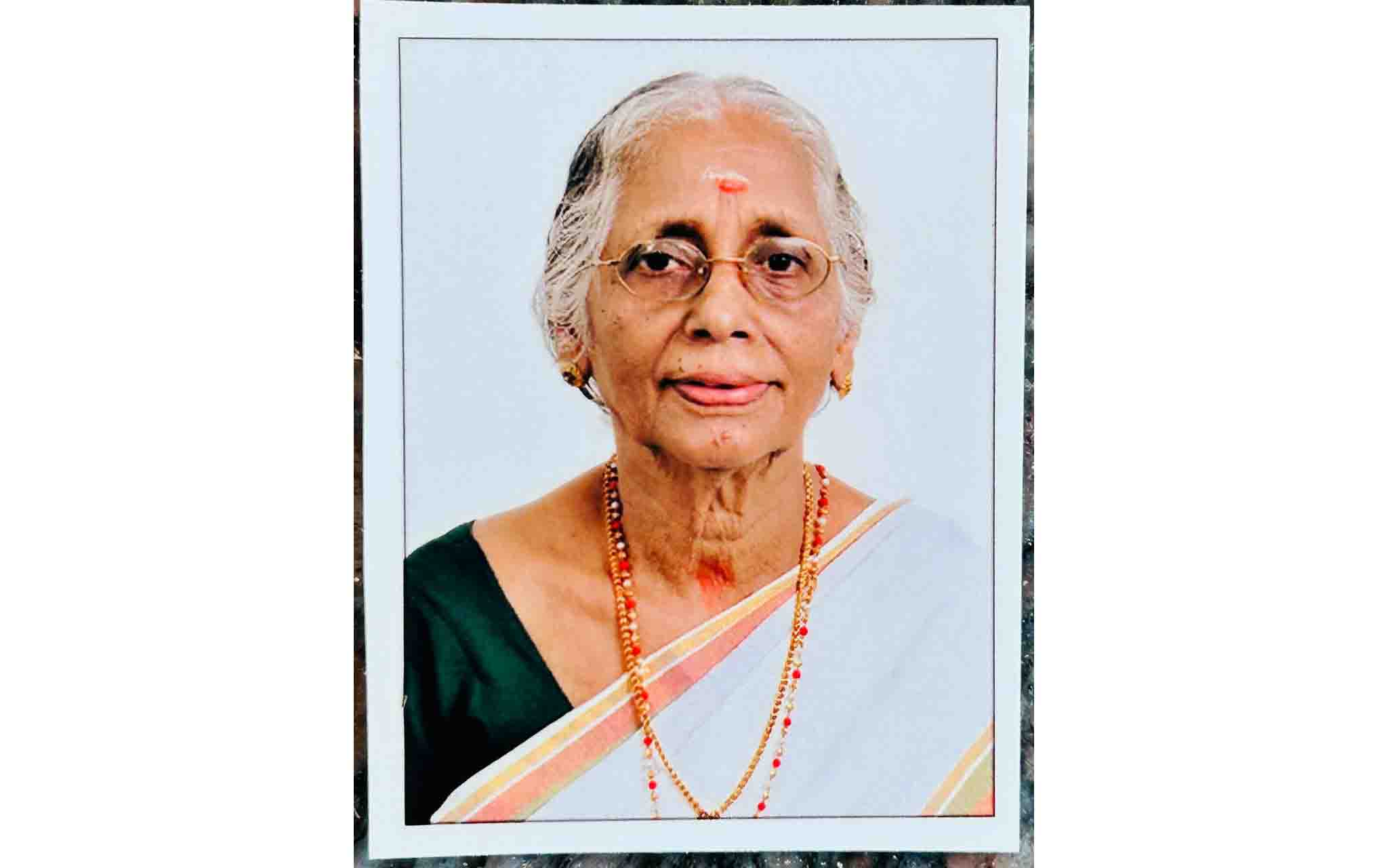 പുത്തംപല്ലി പൊന്നാരാശ്ശേരി പരേതനായ ശങ്കരന് ഭാര്യ കമലാക്ഷി (85) നിര്യാതയായി